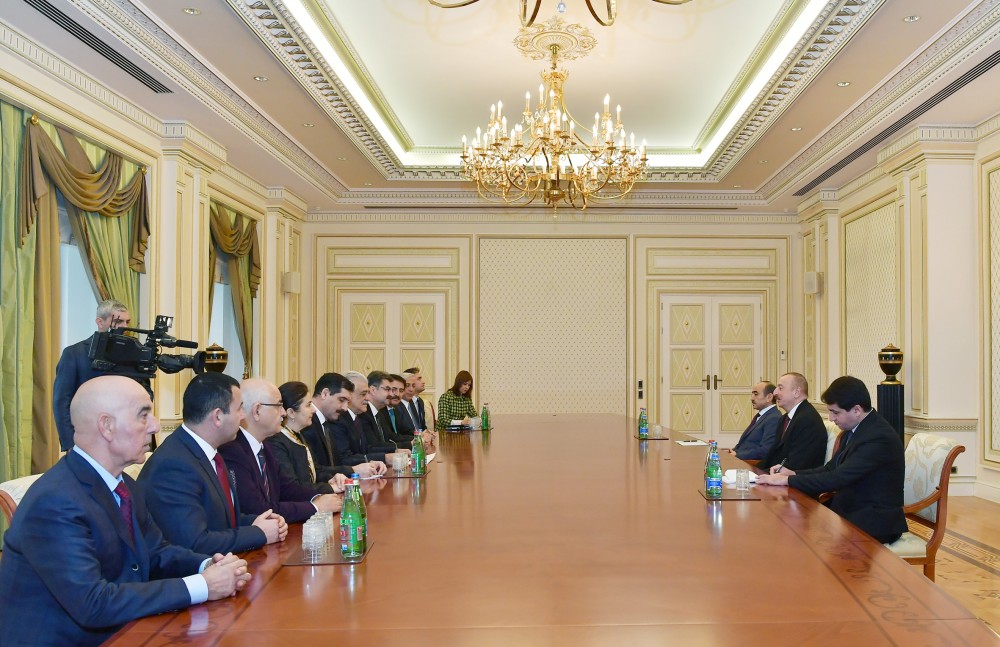 İlham Əliyev dostluq qrupunu qəbul edib FOTO