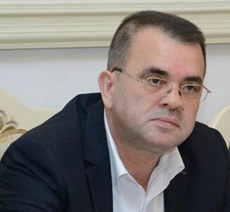 Zərif çiyinlərdə “ağır YÜK”