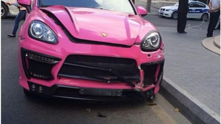 "Porsche" nə vaxtdan bahalı maşın olub? — Deputat avtomobili ilə törədilən qəzadan DANIŞD I