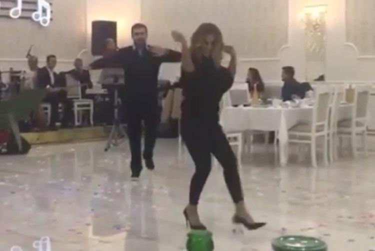 Azərbaycanlı müğənni ermənilərin dəvət aldığı toyda elə rəqs etdi ki... - FOTO