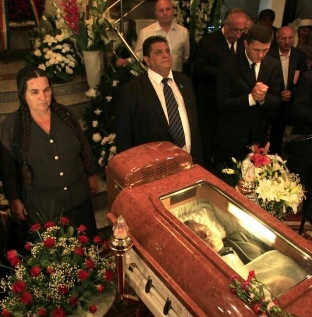 Basdırılan sərvət, kondisionerli tabutlar — Qaraçı baronlarının dəfn mərasimi - FOTO