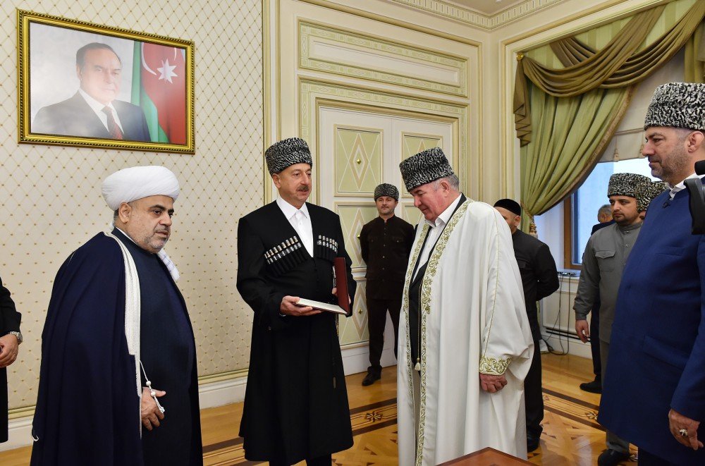 İlham Əliyev İsmayıl Berdiyevi ordenlə təltif etdi - FOTO