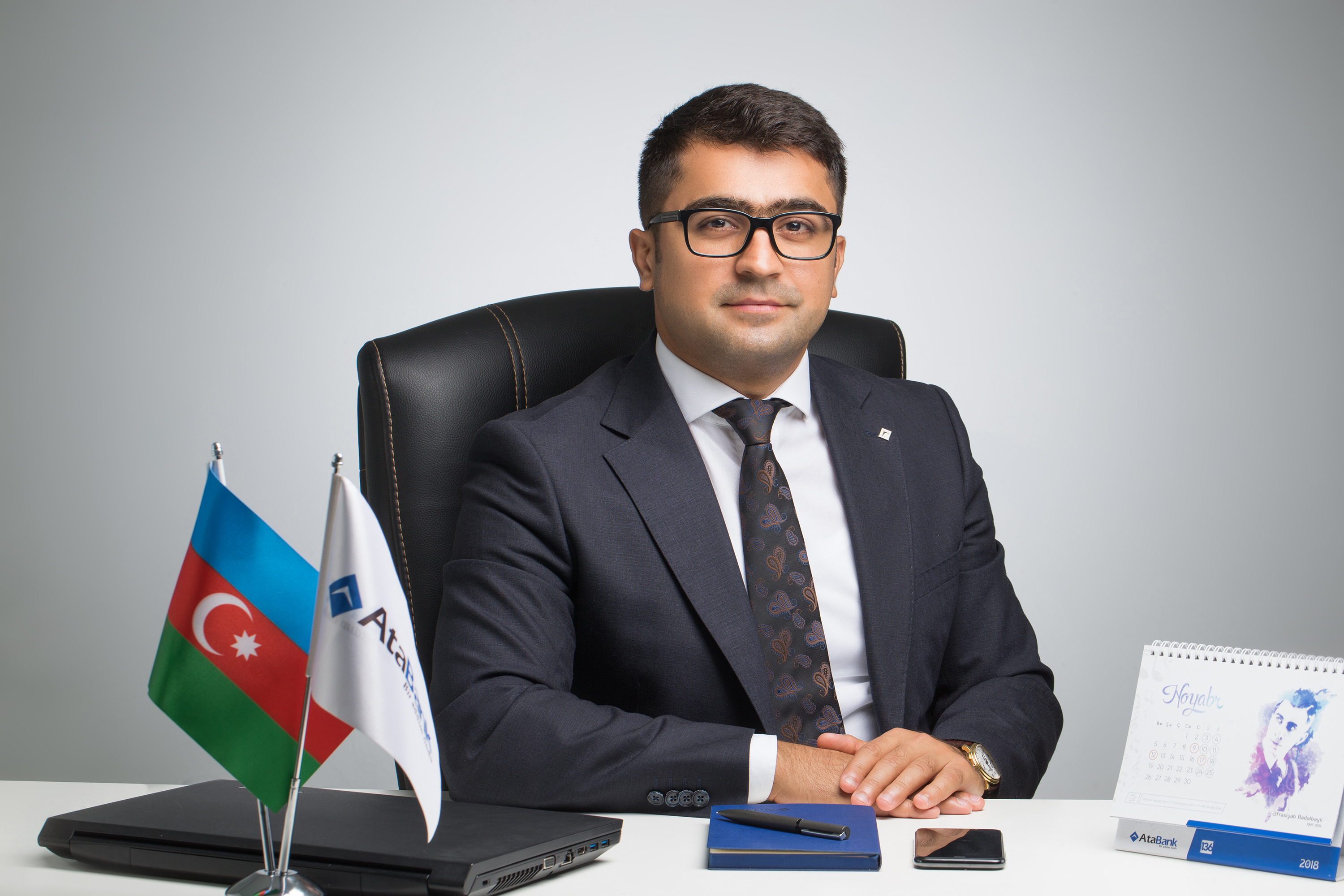 Bank milli qəhrəmanın oğlunun vəzifəsini artırdı