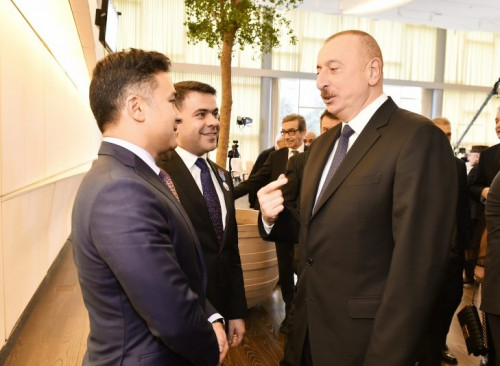 Prezidentin sənətçilərlə görüşündən FOTOLAR