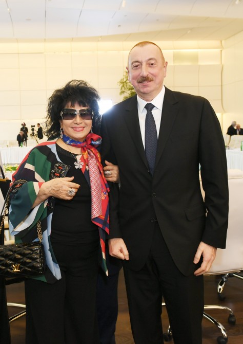 Prezidentin sənətçilərlə görüşündən FOTOLAR