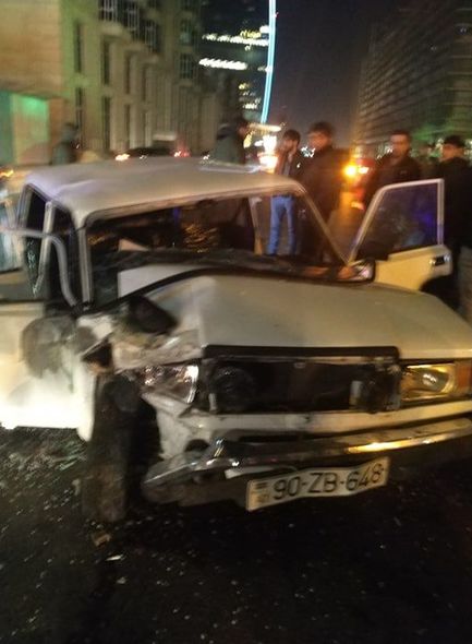 Bakıda yüksək sürət qəzaya səbəb oldu - FOTO - VİDEO