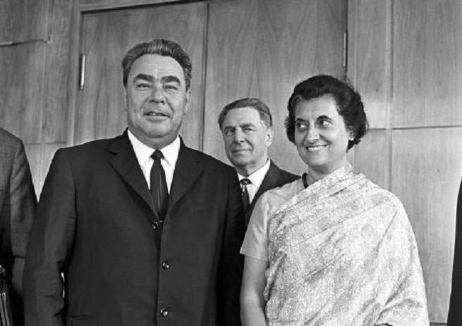 İndira Qandini Anuşun yerinə qoyan erməni rəssam, Brejnevin iradı, xilaskar Qlazunov – bir portretin iki variantı
