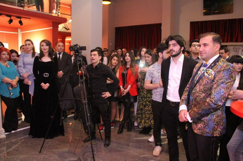 “Sevginin kölgəsi” - “Nəsimi ili” çərçivəsində növbəti sərgi belə adlanır