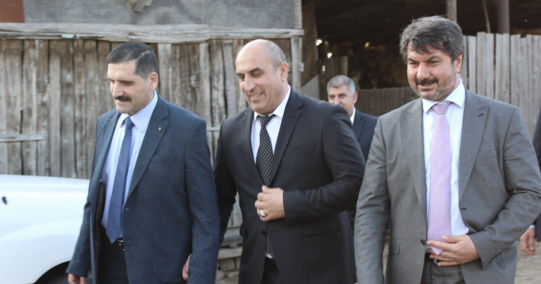 Türkiyənin səfiri axıskalı türklərin yaşadığı kənddə - FOTOLAR
