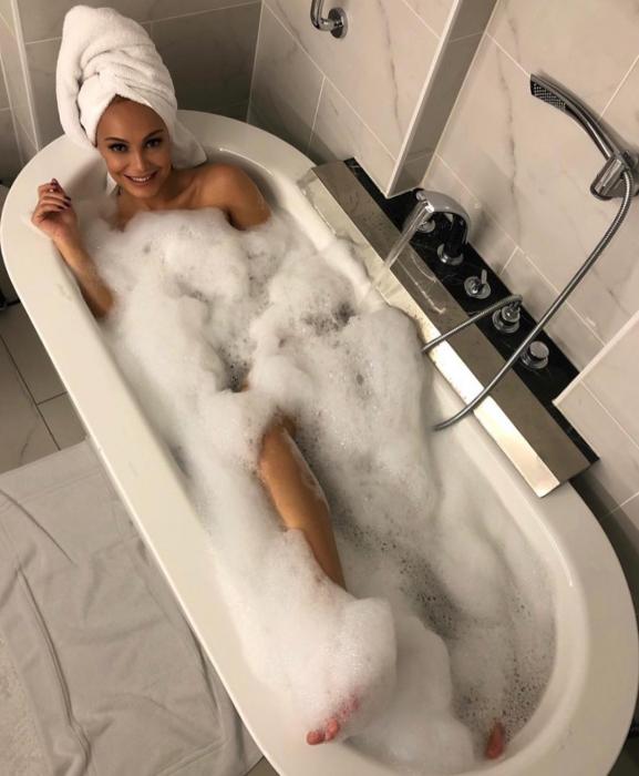 Nura hamamdan fotosunu paylaşdı