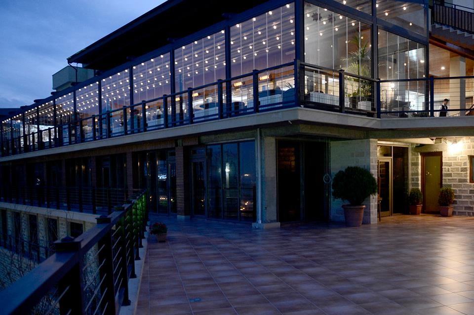 Azərbaycanlı müğənni “Riviera” restoranında zəhərləndi - FOTO
