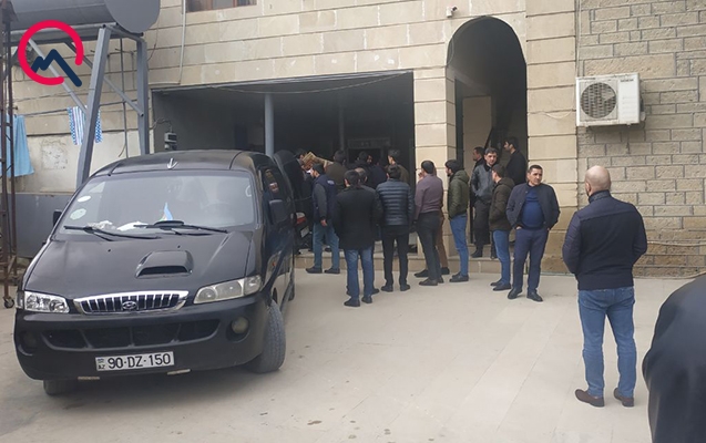 Aydın Xırdalanlının nəşi məscidə gətirildi - FOTO