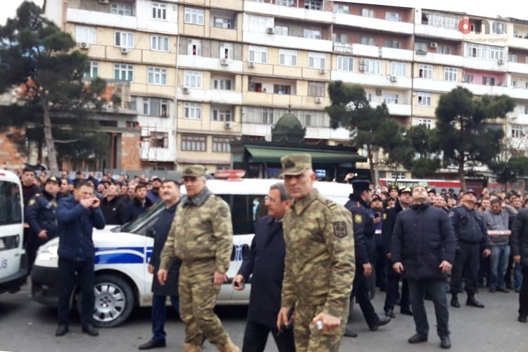 Fövqəladə hallar naziri Kəmaləddin Heydərov yanğın baş vermiş əraziyə gəlib