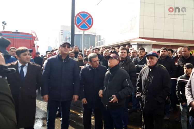 Fövqəladə hallar naziri Kəmaləddin Heydərov yanğın baş vermiş əraziyə gəlib