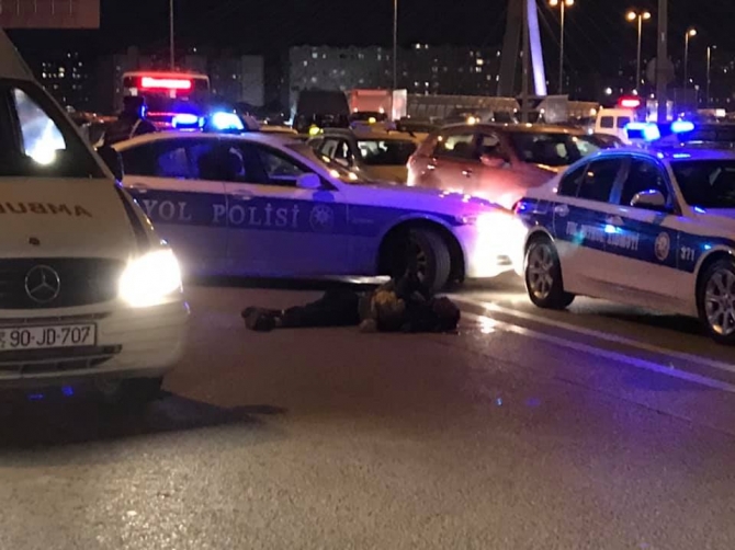 Bakıda maşın yolu keçən piyadanı vurub öldürdü - FOTO