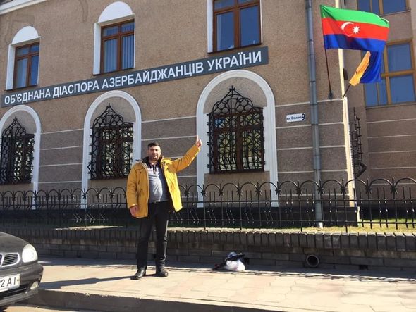 Azərbaycan bayrağı Ukraynada tərsinə asıldı - AÇIQLAMA + FOTO