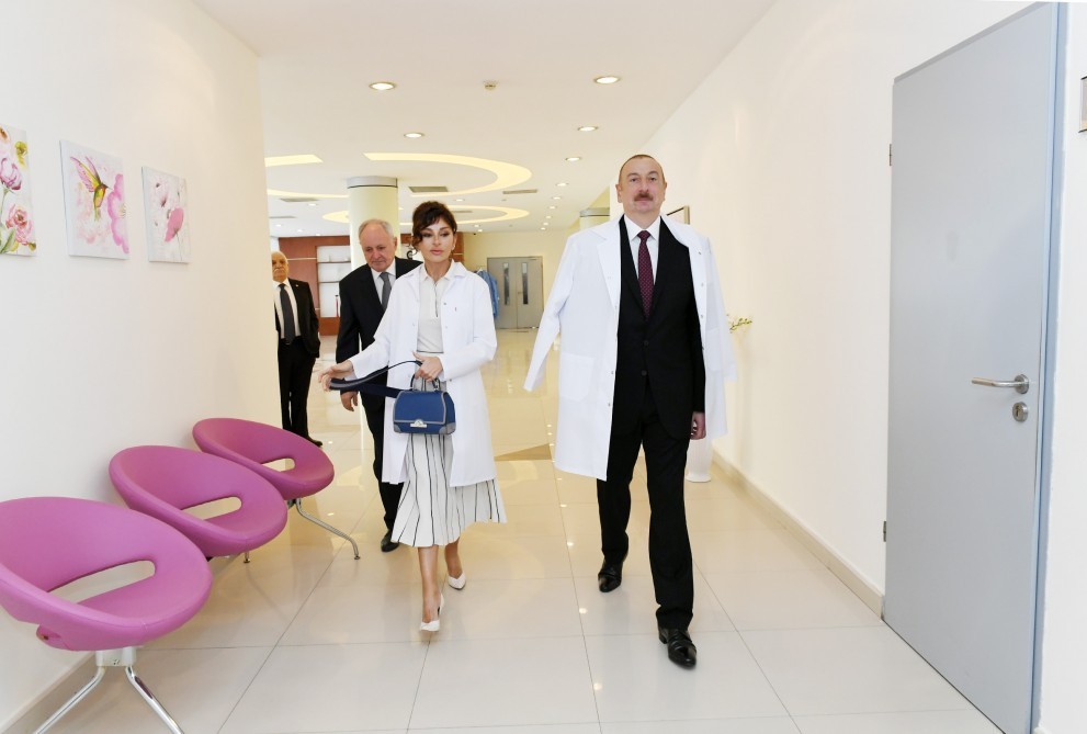 Prezident və birinci xanım Azərbaycanın 10 milyonuncu sakininin valideynləri ilə görüşündən - FOTOLAR
