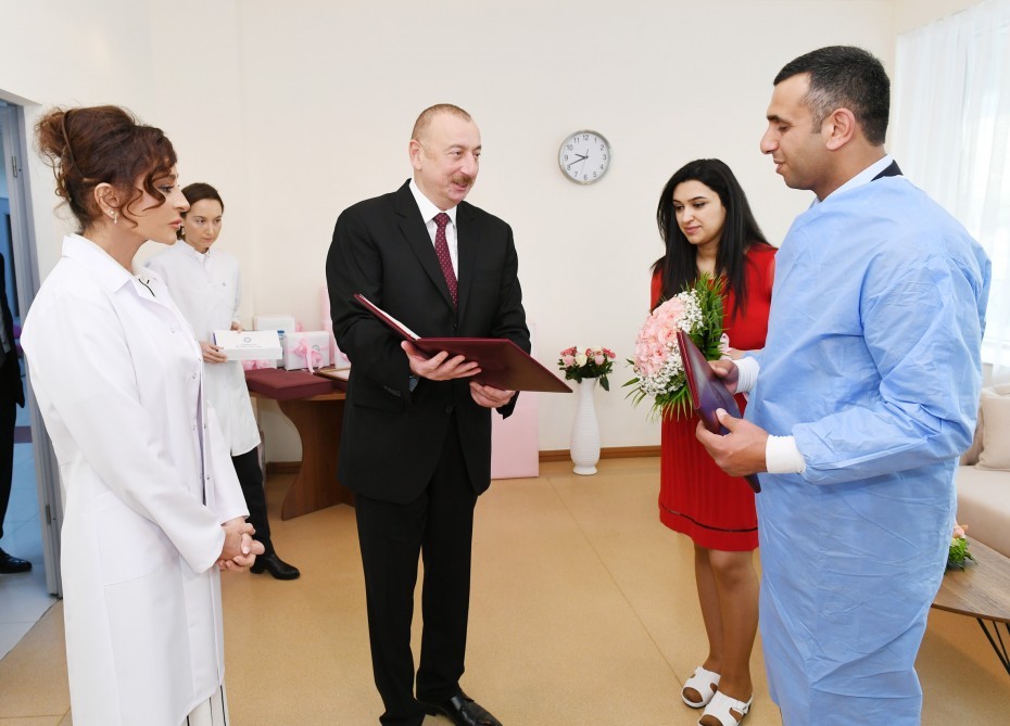 Prezident və birinci xanım Azərbaycanın 10 milyonuncu sakininin valideynləri ilə görüşündən - FOTOLAR