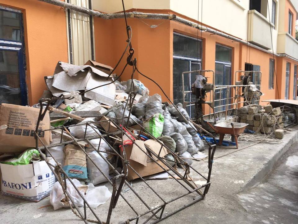 “Everest Construction” MMC-dən şikayət: “Tikinti kranı hələ də ərazidədir, bizi aldadıblar…”