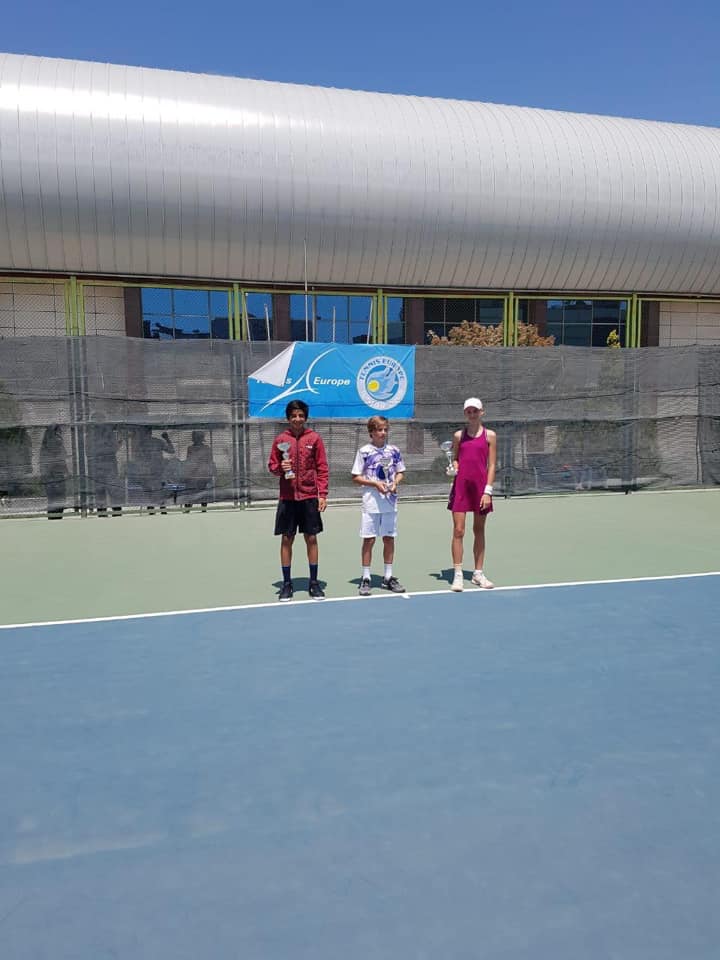 Azərbaycanlı tennisçi finalda amerikalı rəqibini məğlub etdi - FOTOLAR