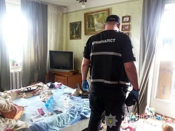Kiyevdə 2 yaşlı uşaq günlərlə valideynlərinin meyidi ilə tək qalıb - FOTO/VİDEO