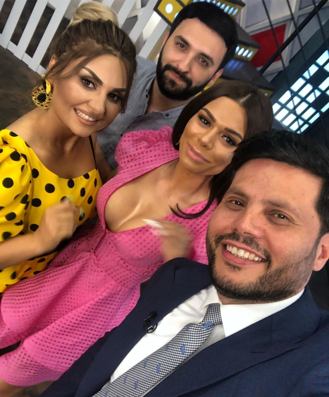 22 yaşlı Aysun dekoltəsi ilə gündəmdə - “Mənə nə olub ki?” - FOTO