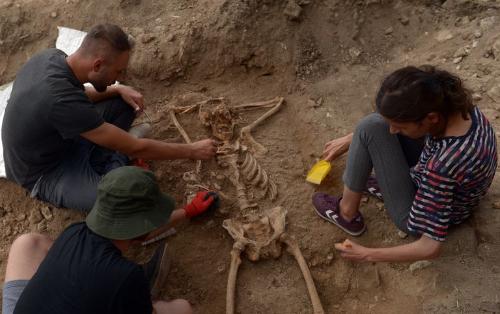 Arxeoloqlar: İlk dəfə belə bir insan skeleti görürük - FOTO