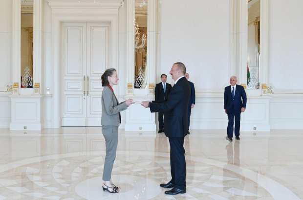 İlham Əliyev beş ölkənin yeni səfirinin etimadnaməsini qəbul etdi