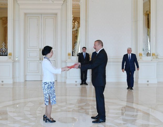 İlham Əliyev beş ölkənin yeni səfirinin etimadnaməsini qəbul etdi