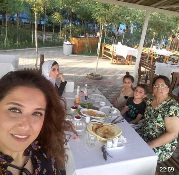 Məşhur aparıcının ailəsində faciə: baldızı dənizdə boğuldu, oğlu ölümdən döndü