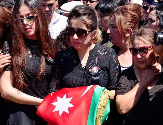 Qabil Hüseynlinin musiqiçi qızı - Mərhum pilotun xanımı