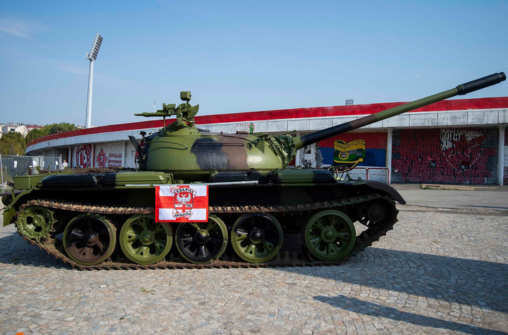 Oyundan öncə stadiona tank gətirdilər - FOTO + VİDEO