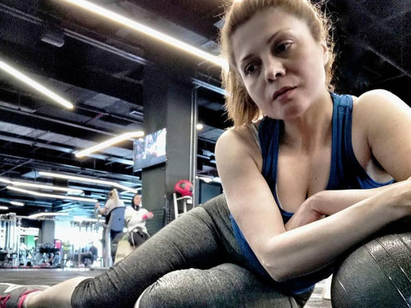 Bəturə diqqət çəkmək üçün belə edir? - FOTO