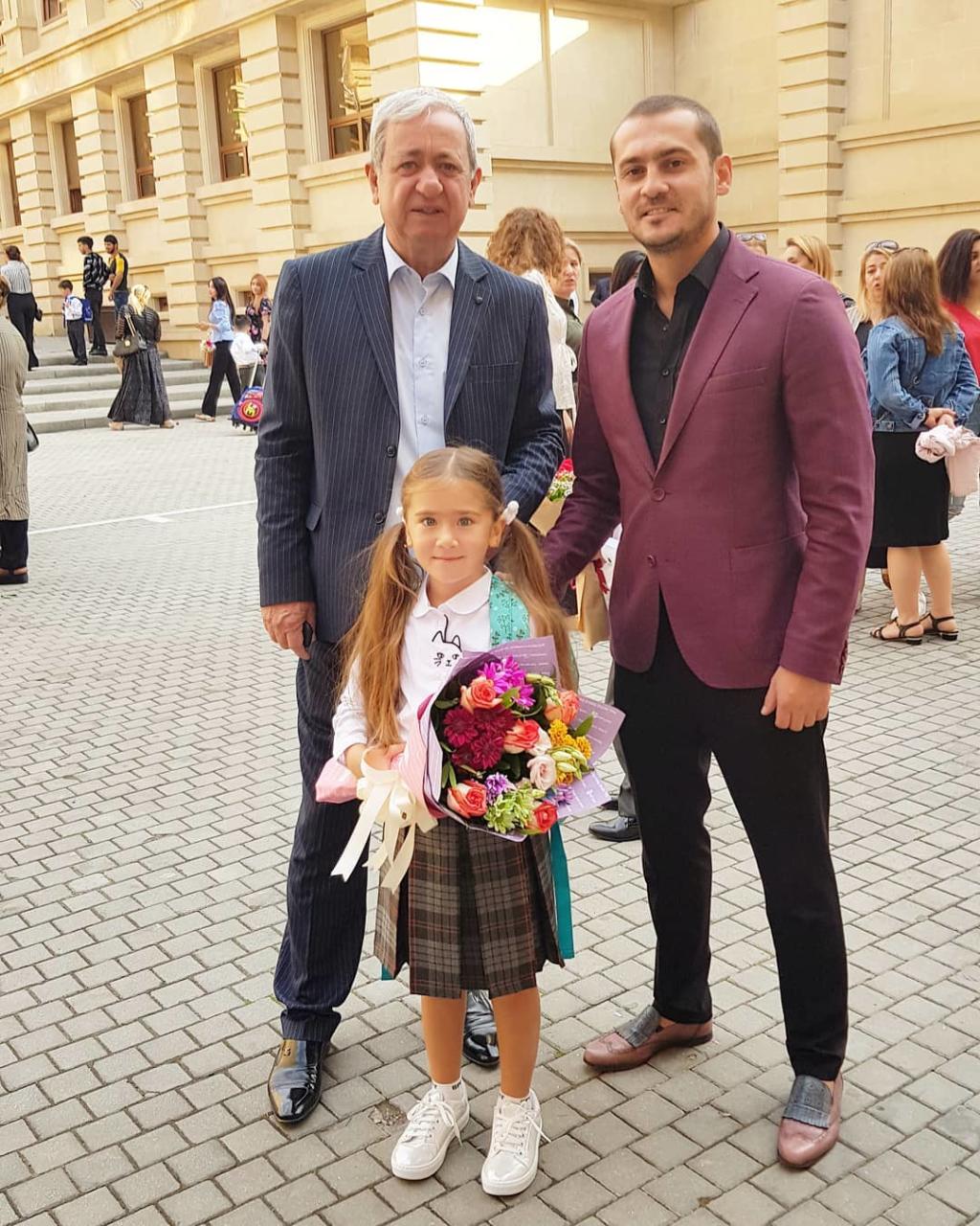 MƏŞHURLARIN bu gün birinci sinifə gedən UŞAQLARI - FOTO