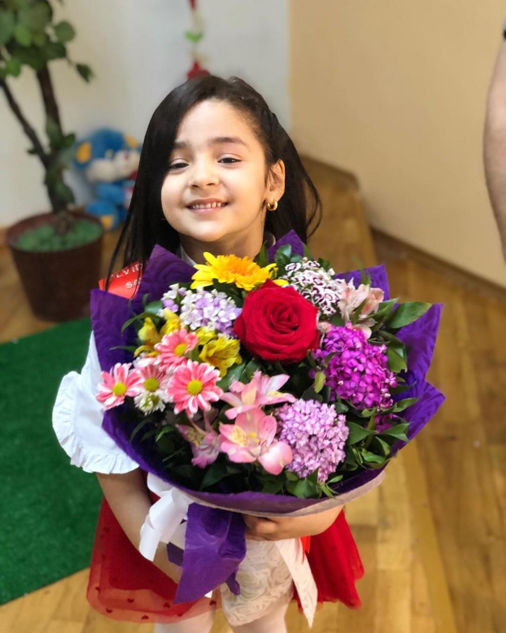 MƏŞHURLARIN bu gün birinci sinifə gedən UŞAQLARI - FOTO