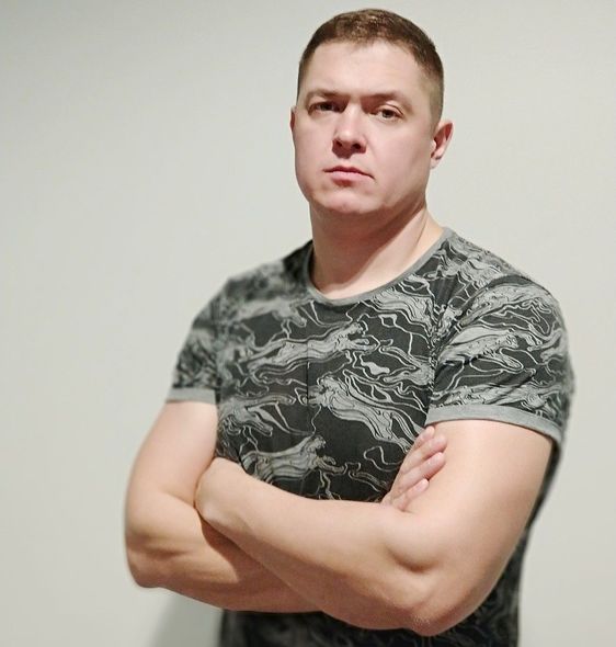 Rusiyada xüsusi təyinatlı manikür ustası oldu- FOTO