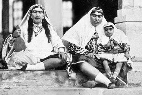 Nasirəddin şah Qacarın “bığlı arvadları”, əslində, kimlər idi? - ARAŞDIRMA