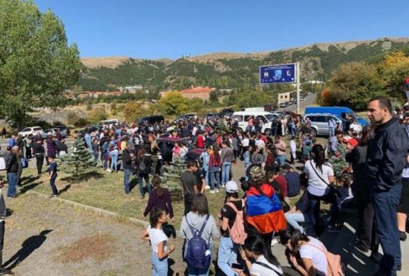 Ermənistanda Amulsara görə xalq ayağa qalxdı - FOTO