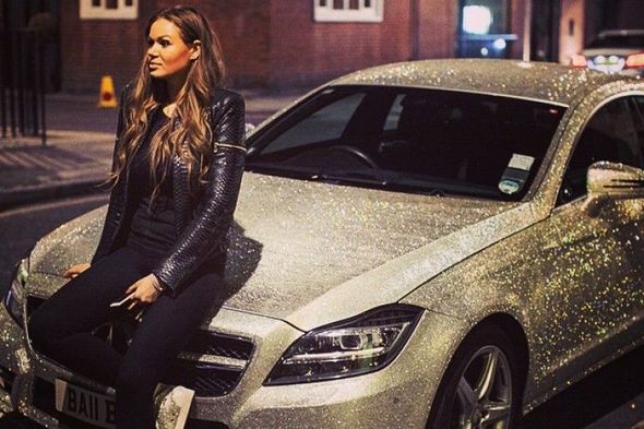 Tanınmış model avtomobilləri ilə hər kəsi heyrətləndirir - FOTO