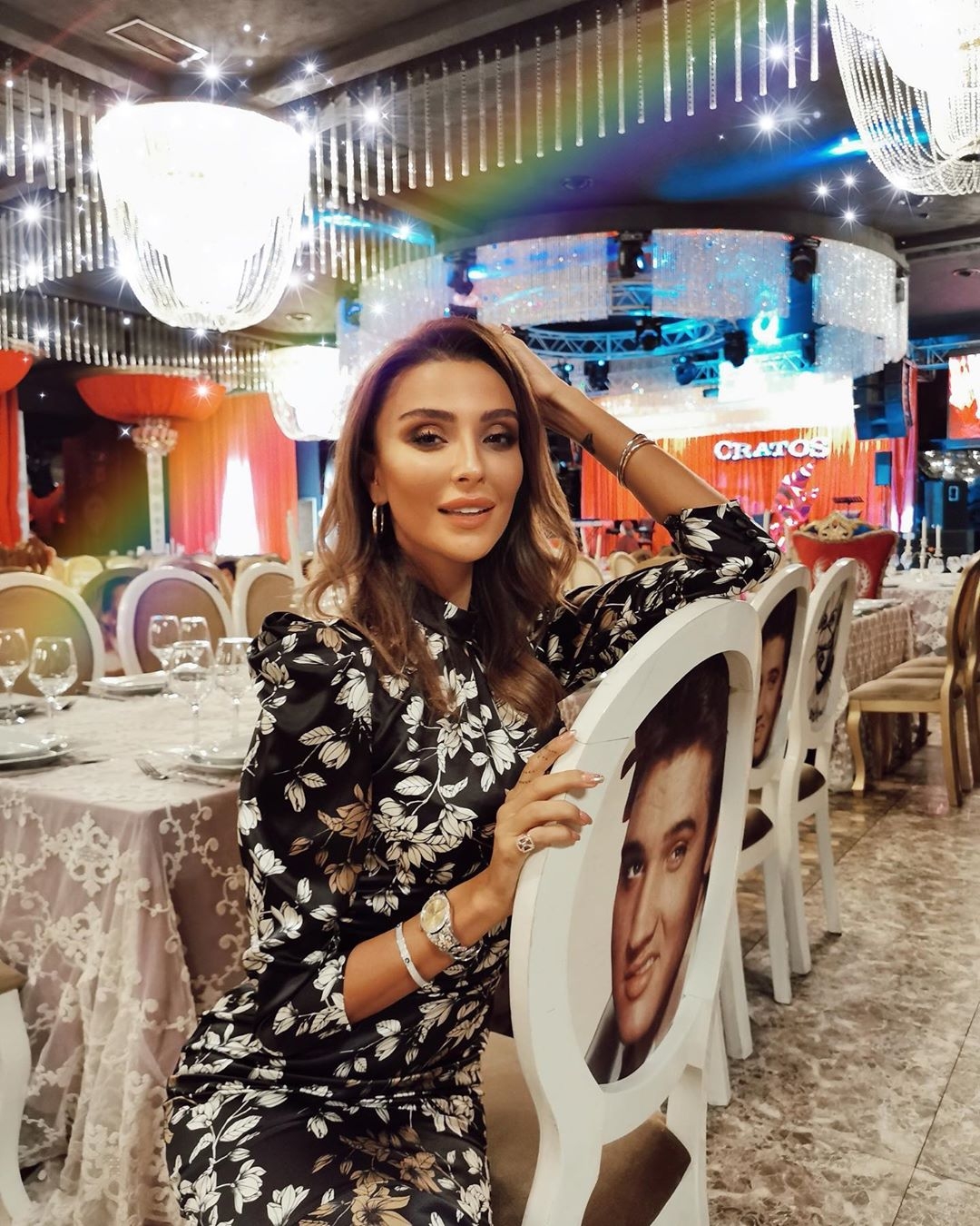 Ərdoğanın kürəkəni ilə sevgilisi olduğu iddia edilən qız Bakıda bir günə 170 min manat qazandı — FOTOLAR