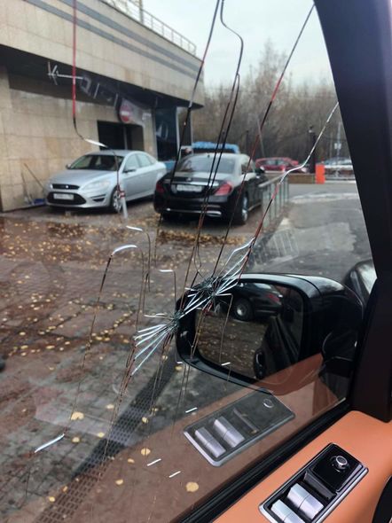 Məşhur repçinin avtomobili gülləbaran edildi - FOTO