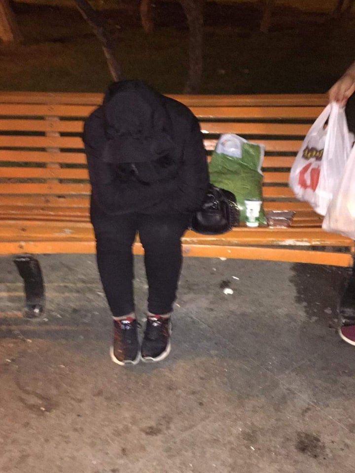 “Yemək istəmədi, ağladı ki, yatacaq yer verin, donuram…” – Parkda yatan kimsəsiz xanımın dramı