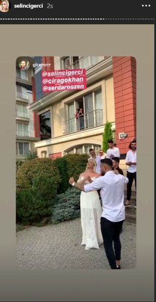 Cinsini dəyişib ərə gedən bloqerə atası qızıl kəmər hədiyyə etdi - FOTO/VİDEO