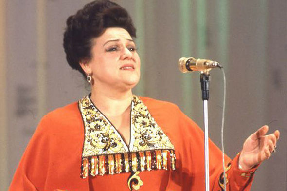 Zıkinanın əşyaları auksiona çıxarılır: Satışda Bakı zərgərlərin hazırladığı boyunbağı da var - FOTO