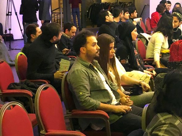 Tanınmış müğənnidən kişi həmkarlarına sərt mesaj: Onlar qorxularından həyat yoldaşlarını gizlədirlər