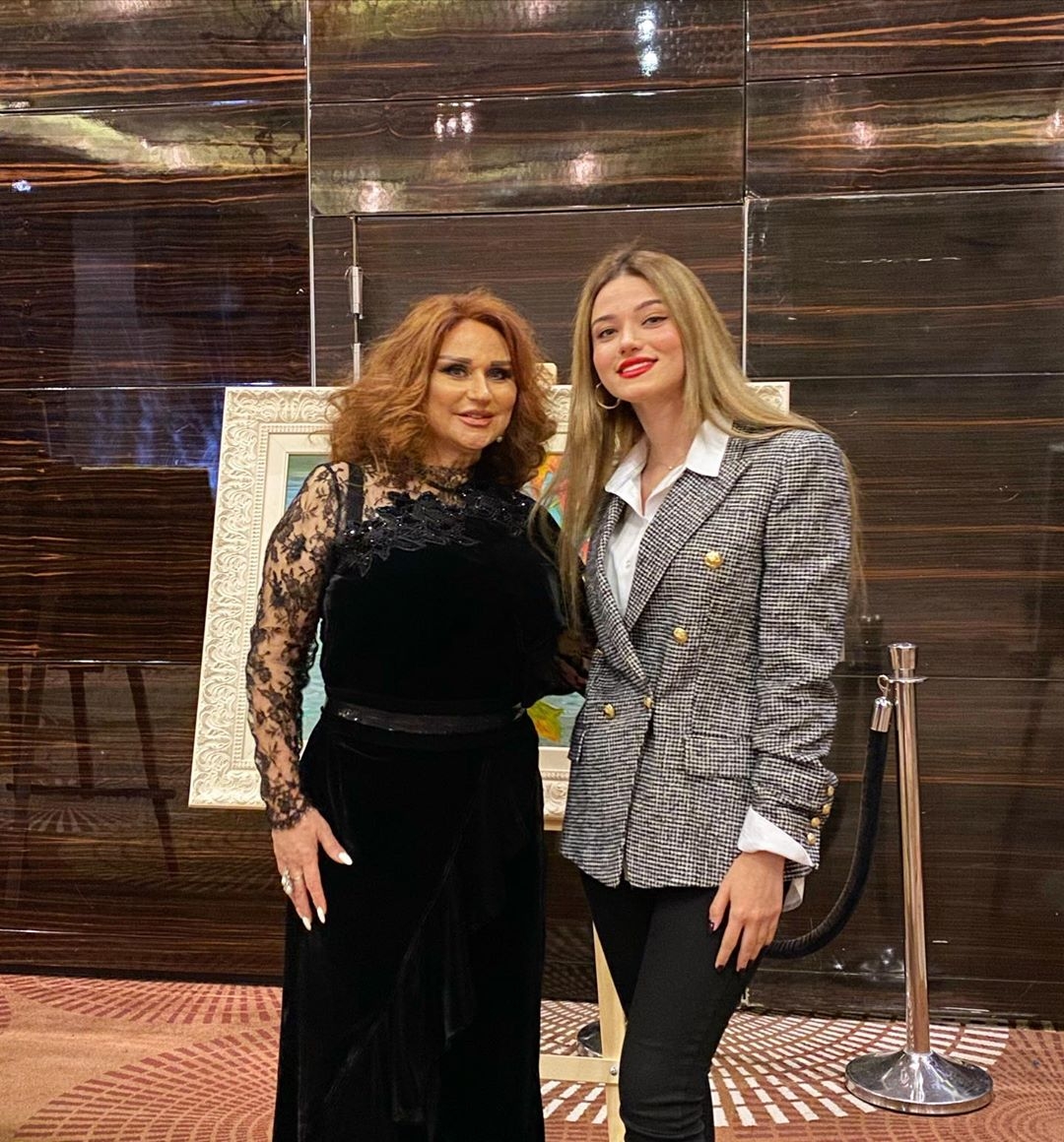 Xalq artistinin özündən gözəl qızı hər kəsi heyran qoydu - FOTOLAR