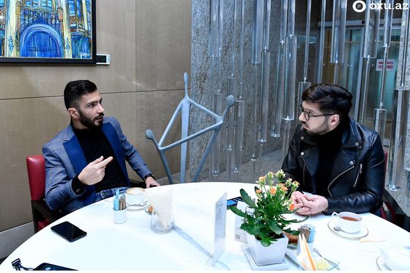 “Məşhurların açıq-saçıq səhnələrdə çəkilməsinə söyüş yazanlar arvadları ilə “18+” filmlər izləyir” - FOTO