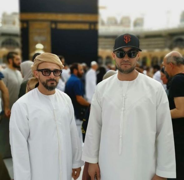 Azərbaycanlı müğənni Yeni ildə Məkkəyə getdi - FOTO
