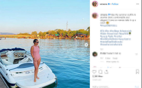 Məşhur müğənninin cazibədar anası gözəlliyi ilə ona rəqib oldu - FOTO