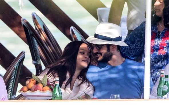 Rihannanın bu görüntüləri səs-küyə səbəb oldu - FOTO